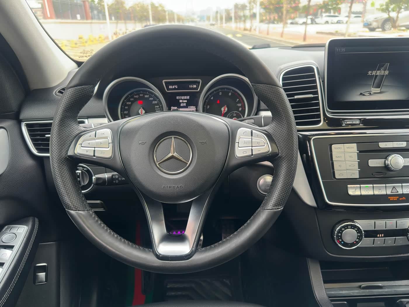 Mercedes-Benz GLE 2016 — Фото 4/17
