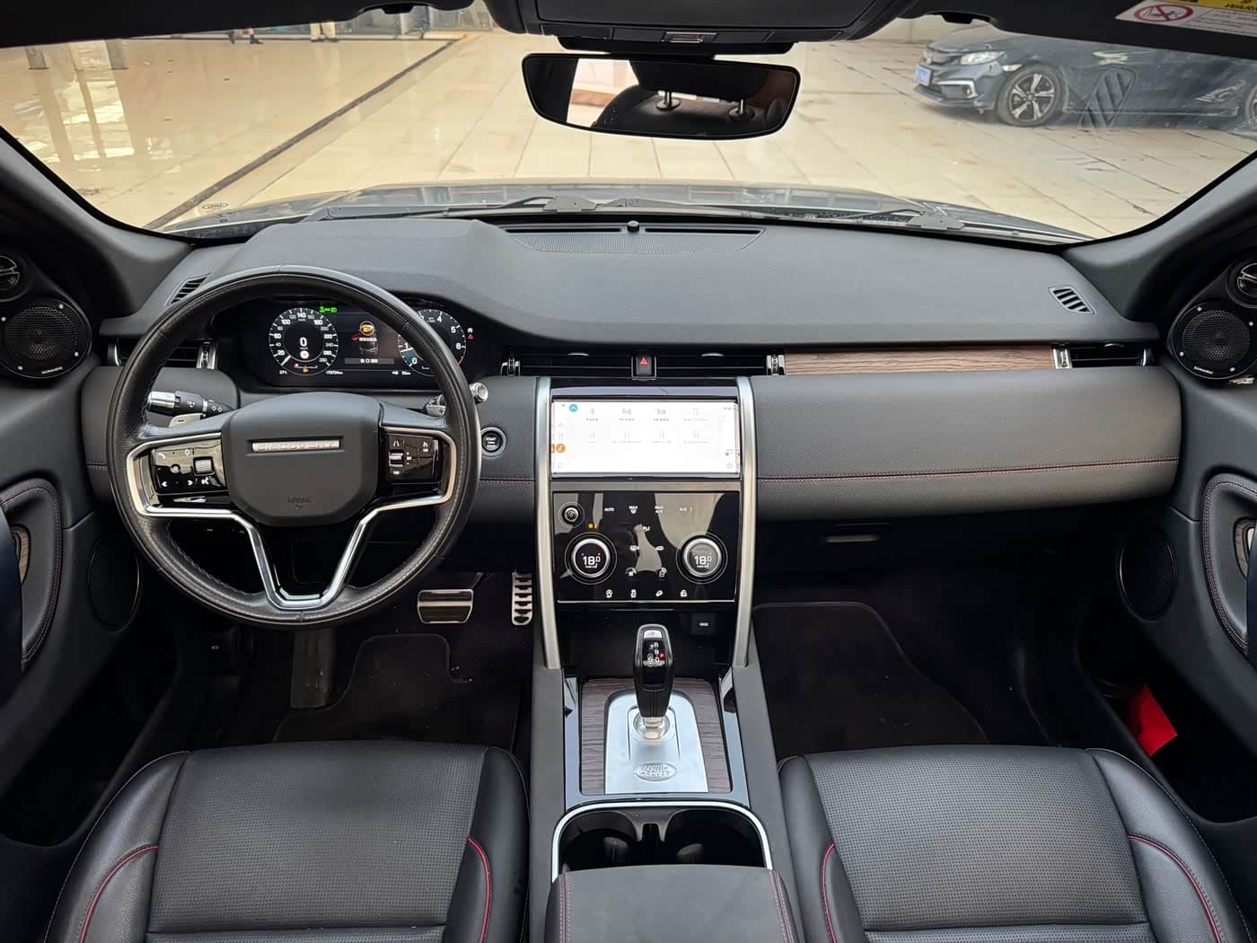 Land Rover Discovery Sport 2021 — Фото 8/13