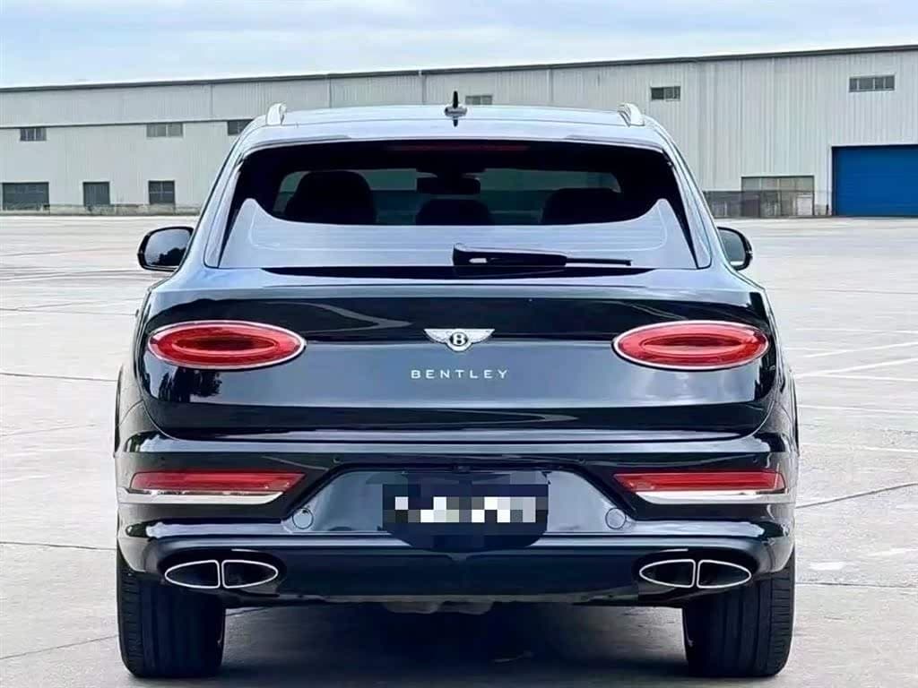 Bentley Bentayga 2023 — Фото 5/10
