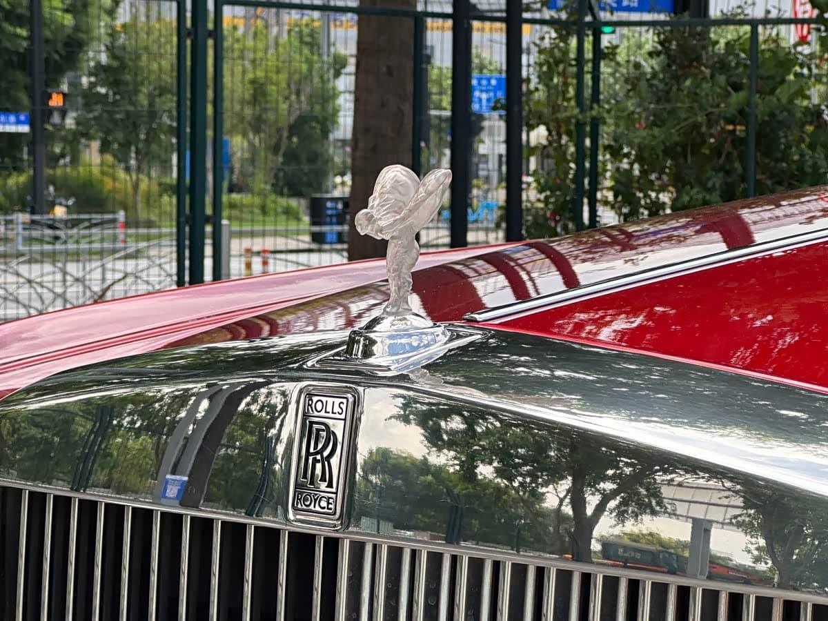 Rolls-Royce Phantom 2016 — Фото 9/20