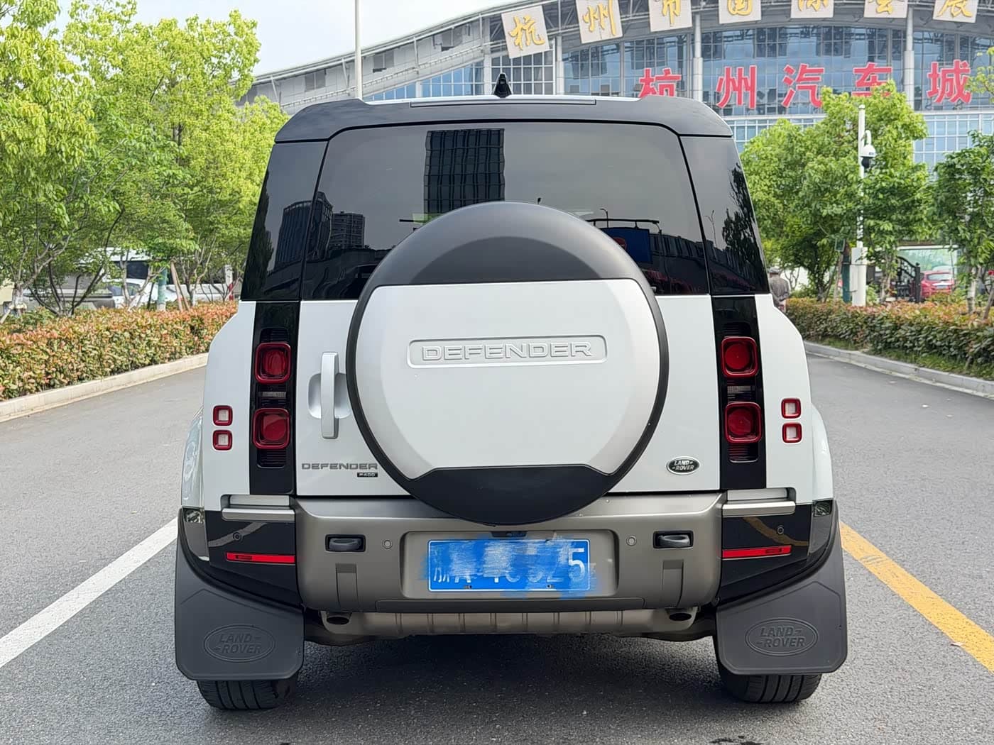 Land Rover Defender 2021 — Фото 4/15