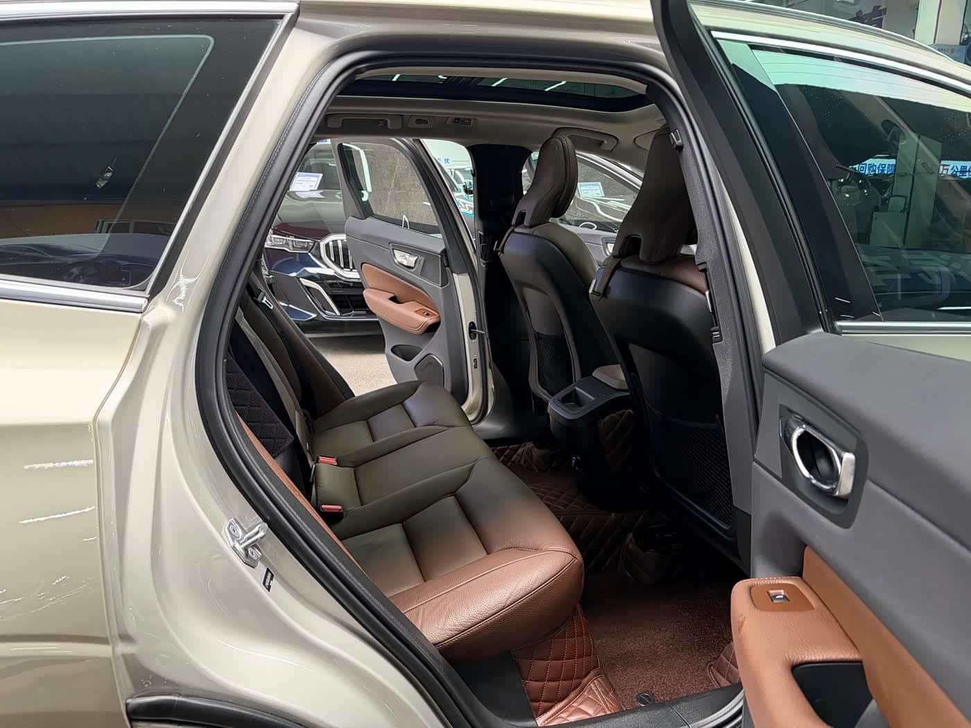 Volvo XC60 2020 — Фото 16/20