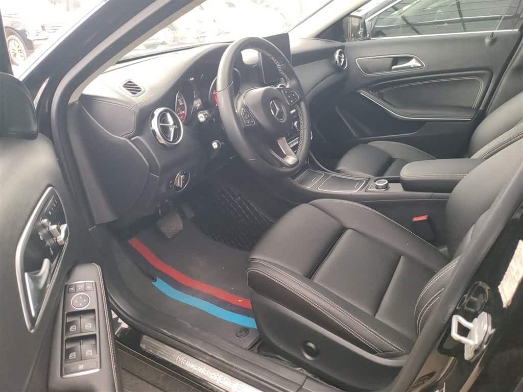 Mercedes-Benz GLA 2017 — Фото 12/20