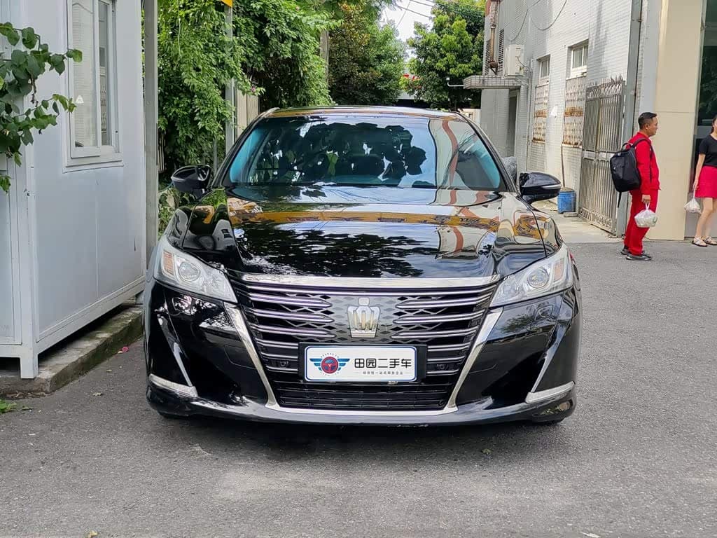 Toyota Crown 2019 — Фото 2/11