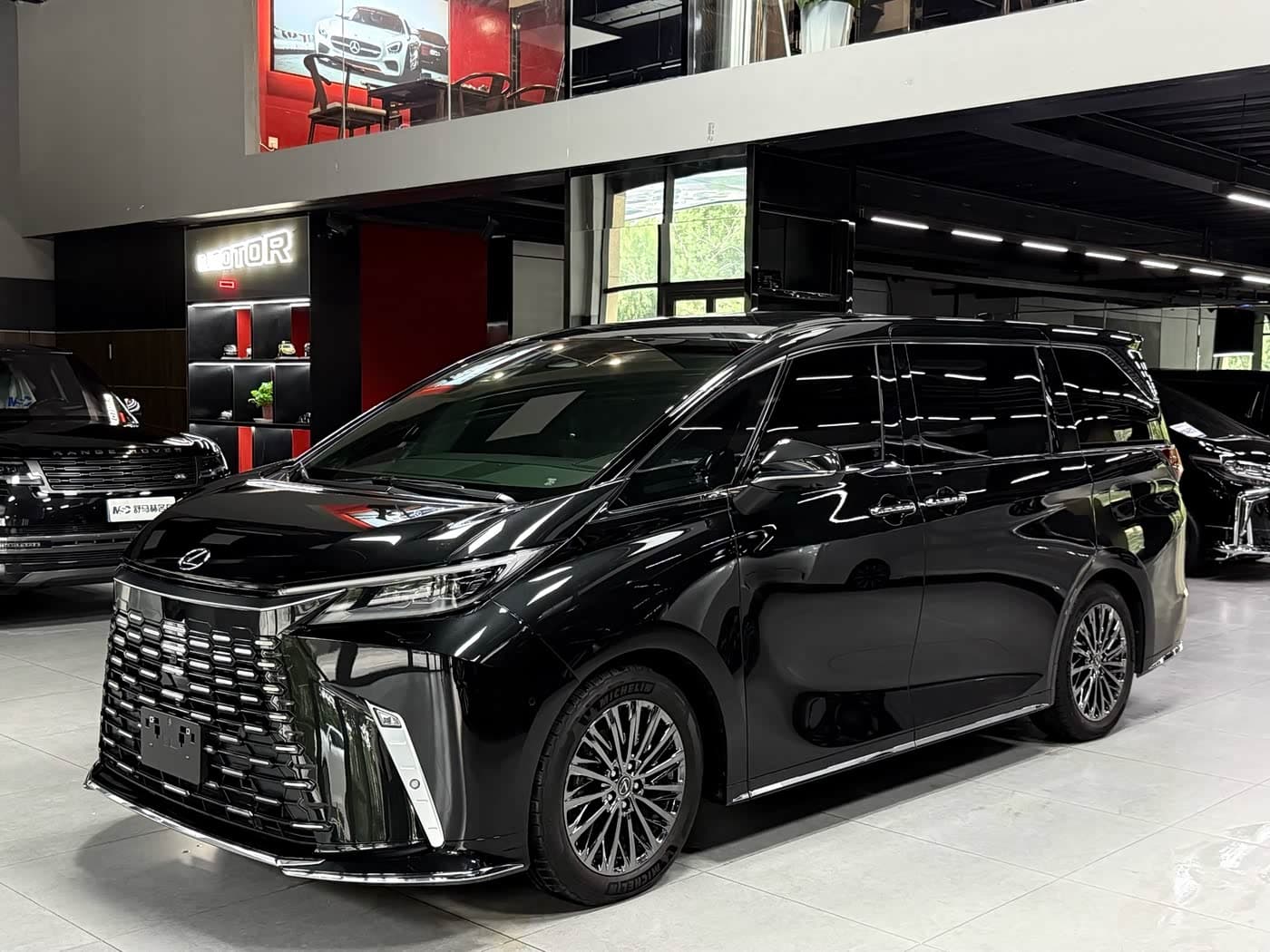 Lexus LM 2025 — Фото 1/15