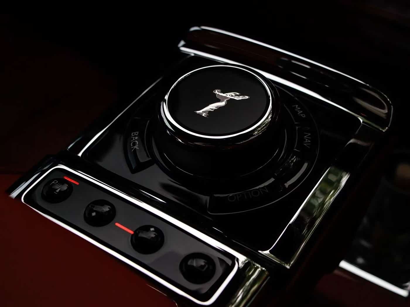 Rolls-Royce Phantom 2021 — Фото 10/12