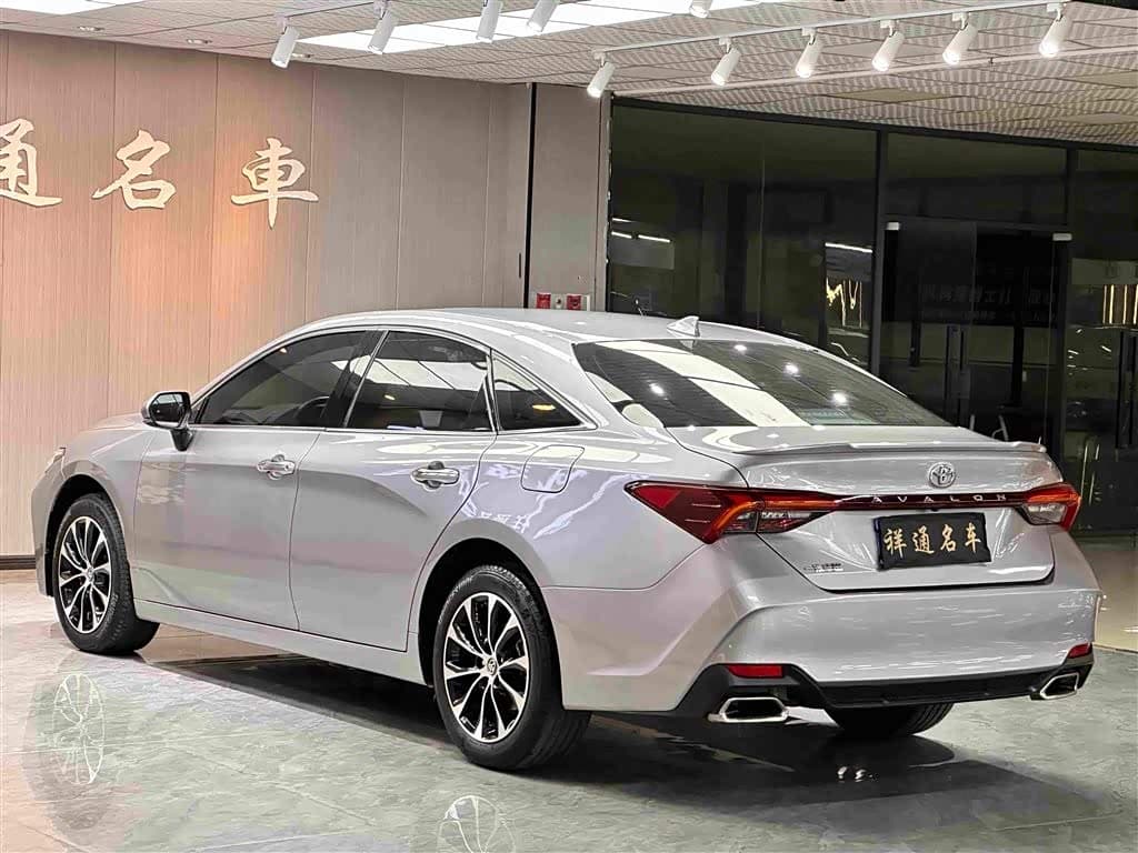 Toyota Avalon 2023 — Фото 6/19