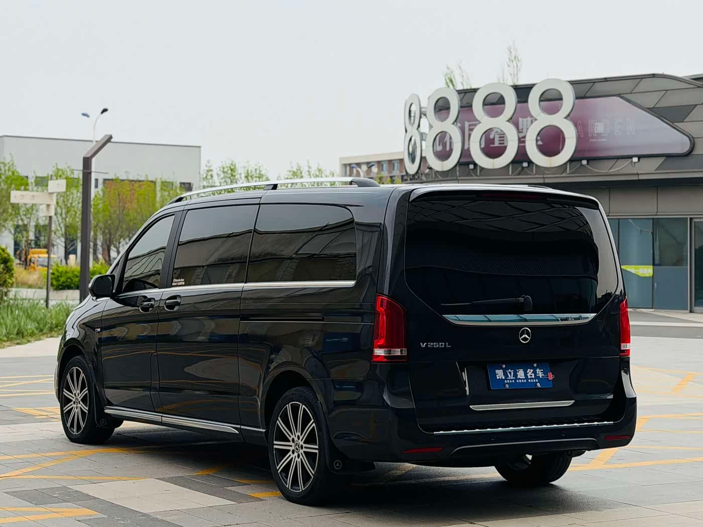 Mercedes-Benz V-Class 2022 — Фото 4/18