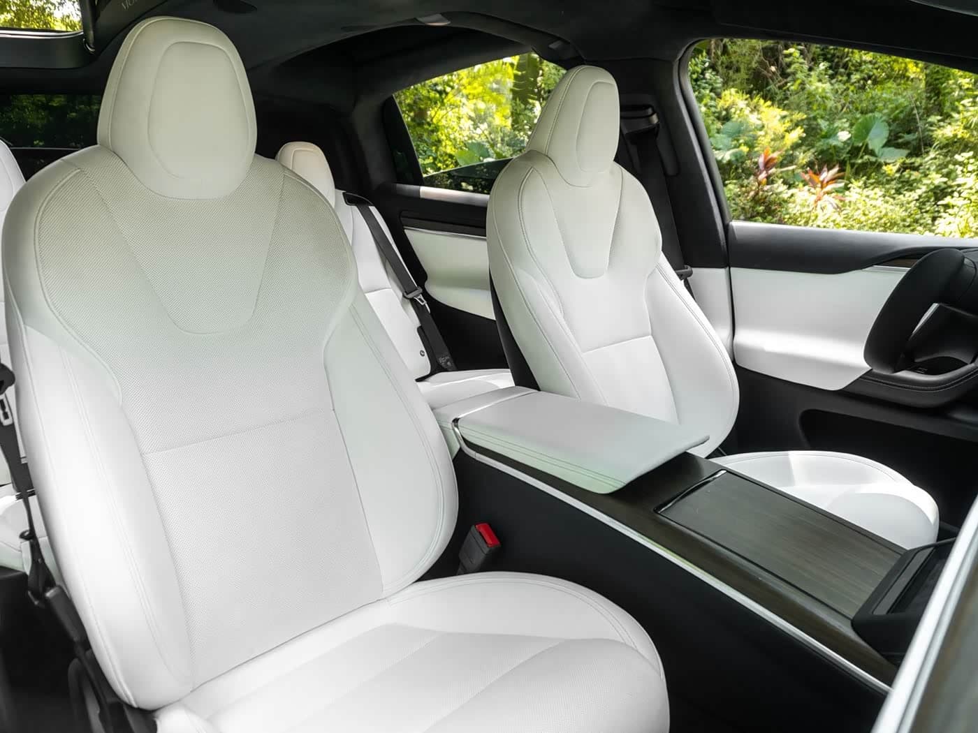 Tesla Model X 2023 — Фото 17/20