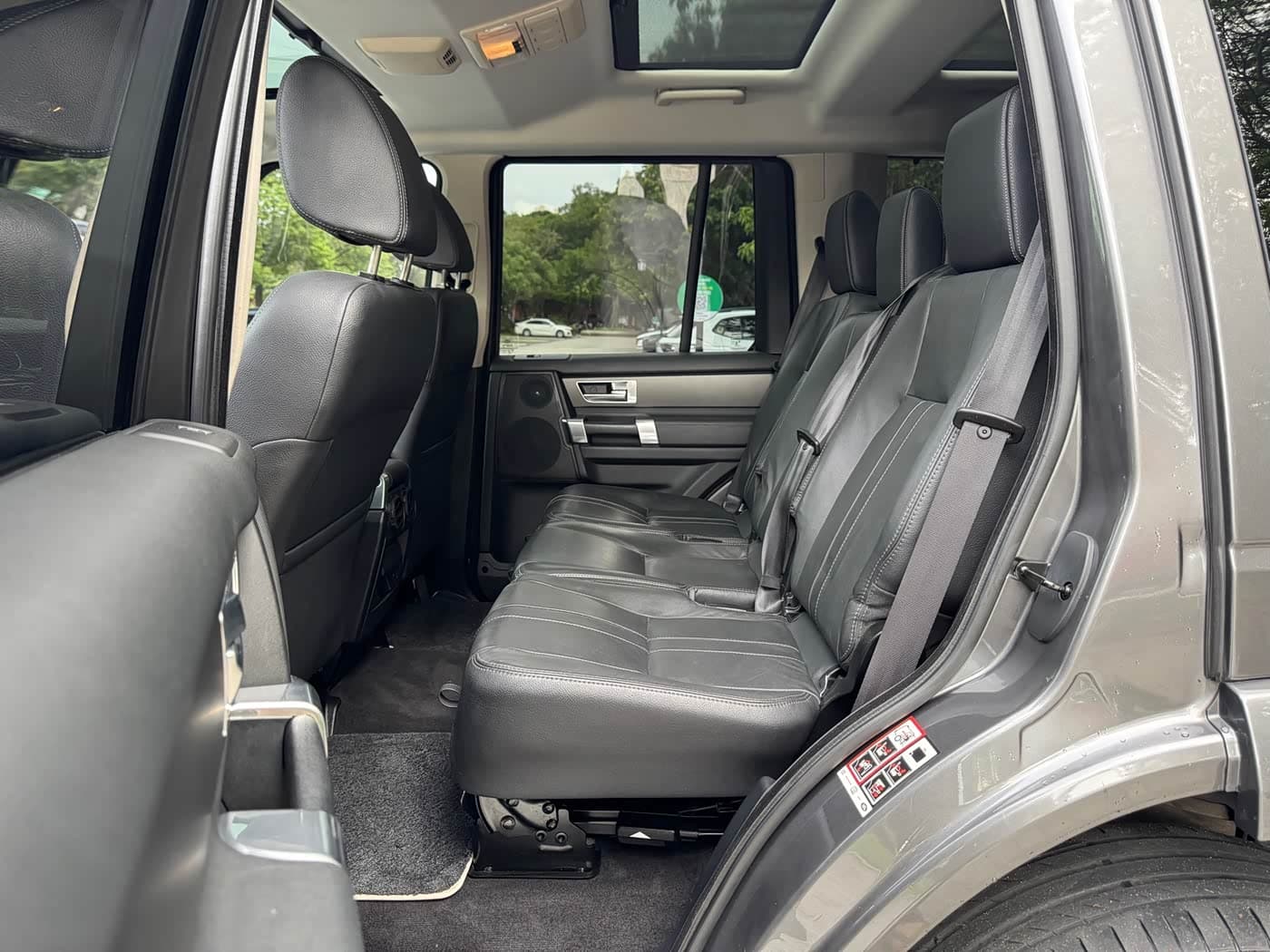 Land Rover Discovery 2016 — Фото 9/20