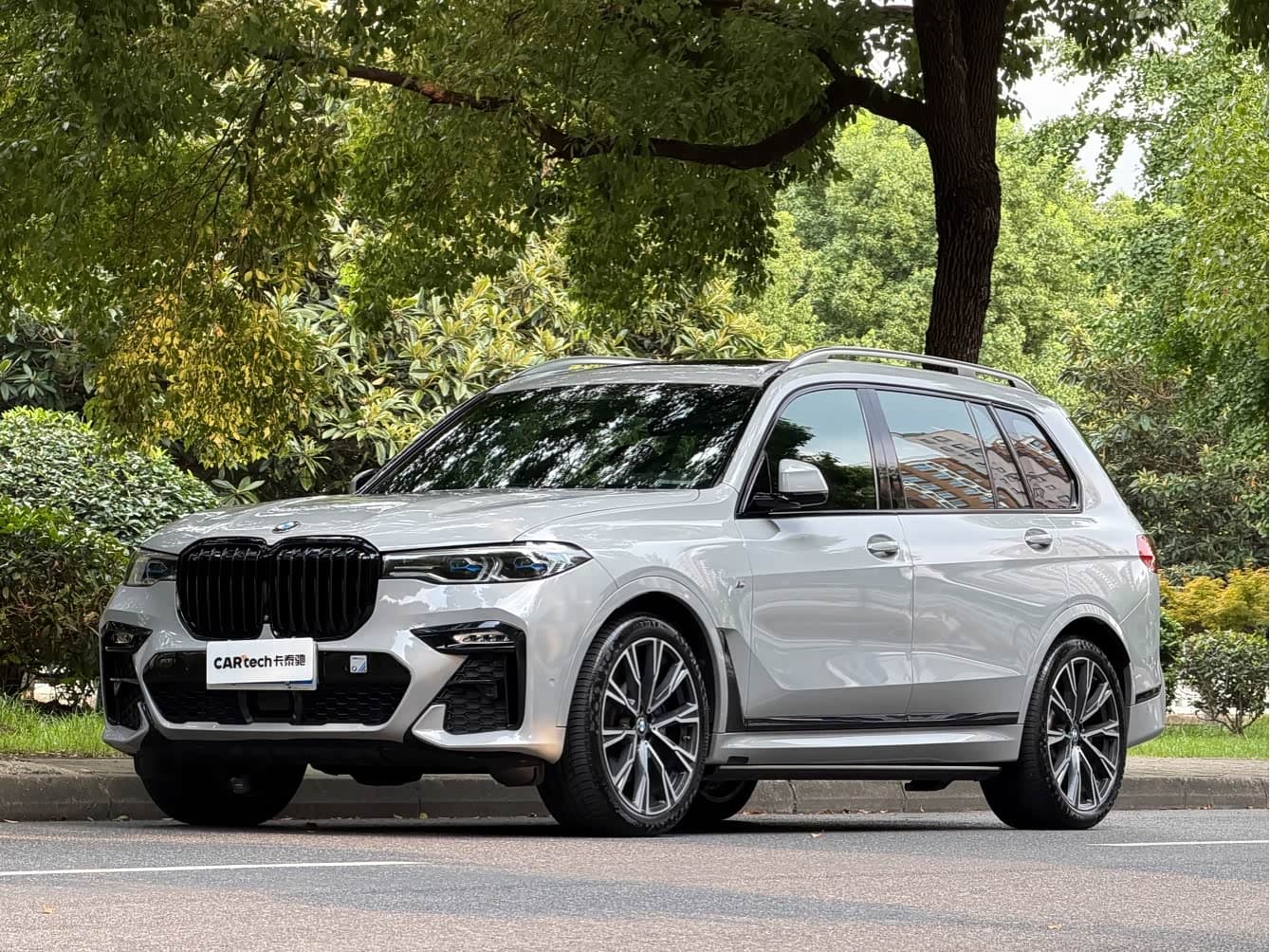 BMW X7 2020 — Фото 1/20