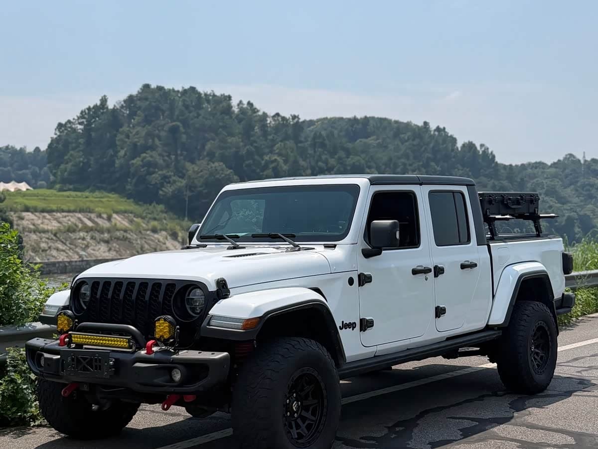 Jeep Gladiator 2023 — Фото 1/14