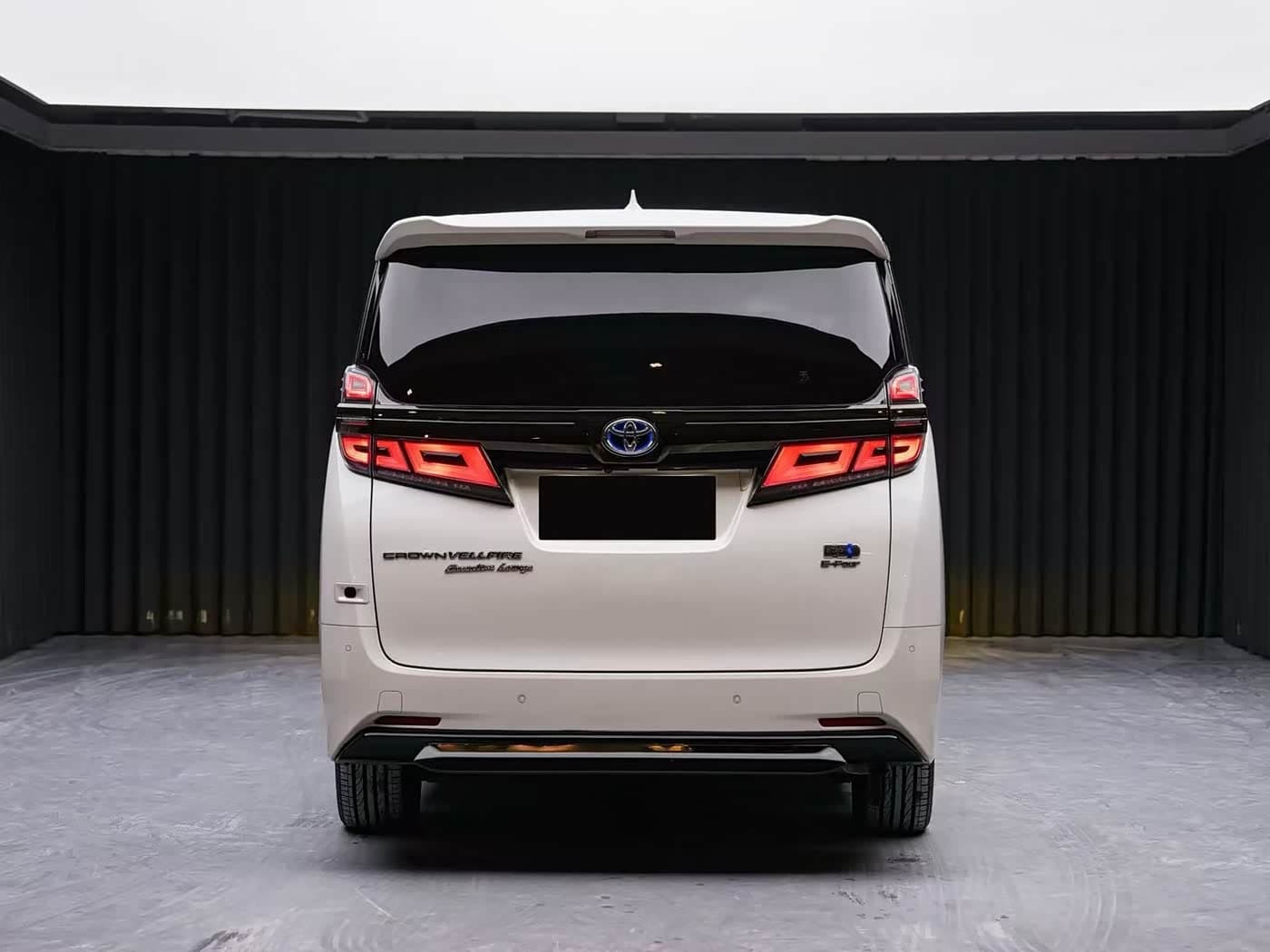 Toyota Vellfire 2023 — Фото 3/9
