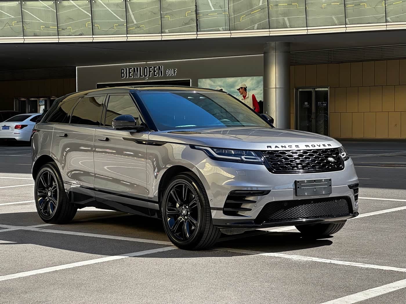 Land Rover Range Rover Velar 2021 — Фото 3/12