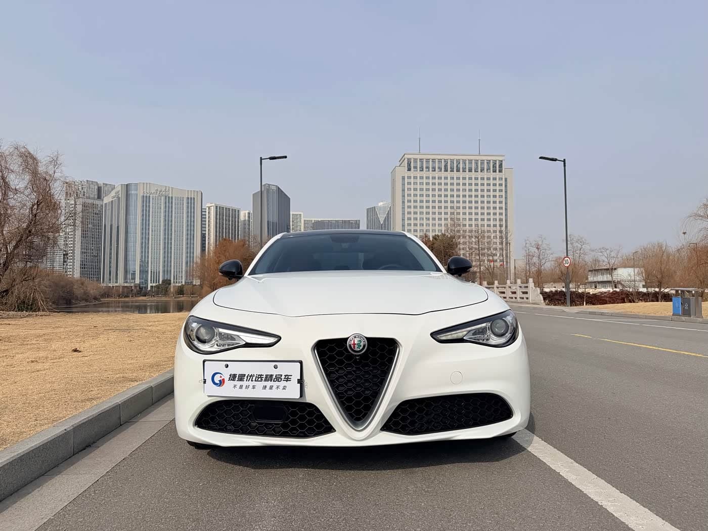 Alfa Romeo Giulia 2018 — Фото 2/20