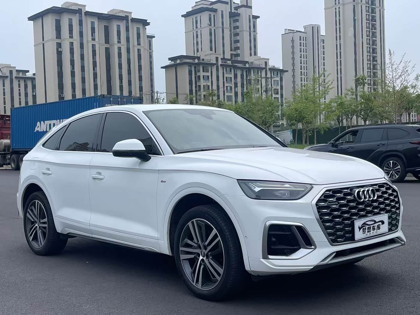 Audi Q5L Sportback 2021 — Фото 3/9