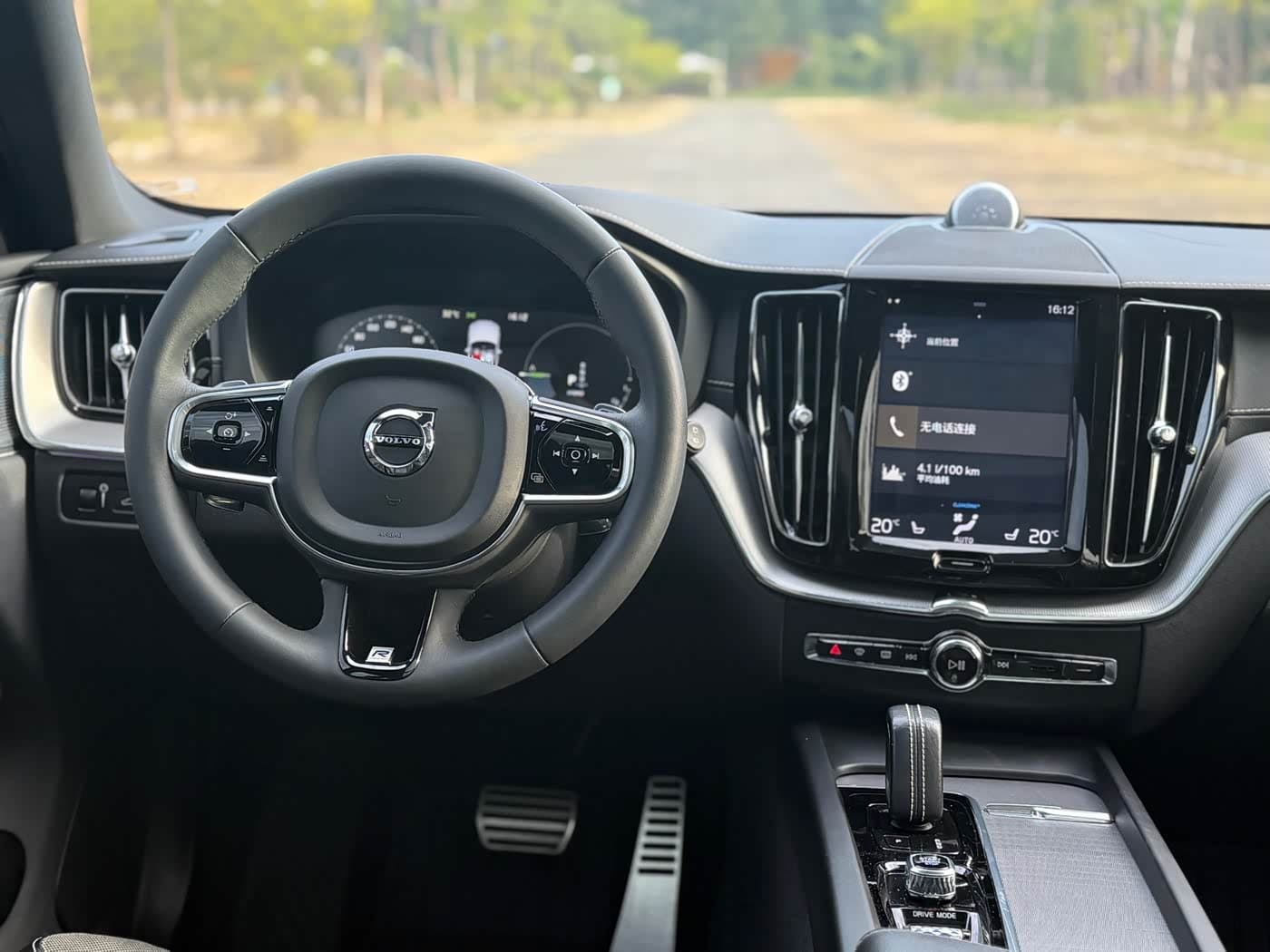 Volvo XC60 Plug-in Hybrid 2020 — Фото 19/20