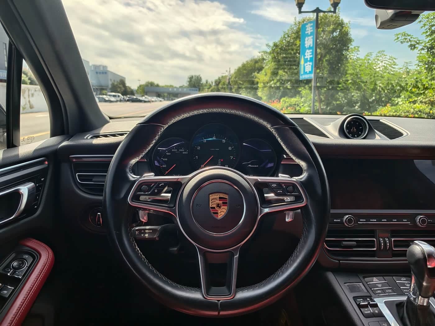 Porsche Macan 2020 — Фото 7/9