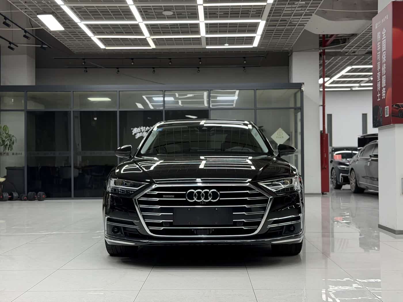 Audi A8 2020 — Фото 2/17