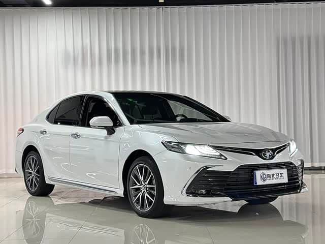 Toyota Camry 2024 — Фото 8/18