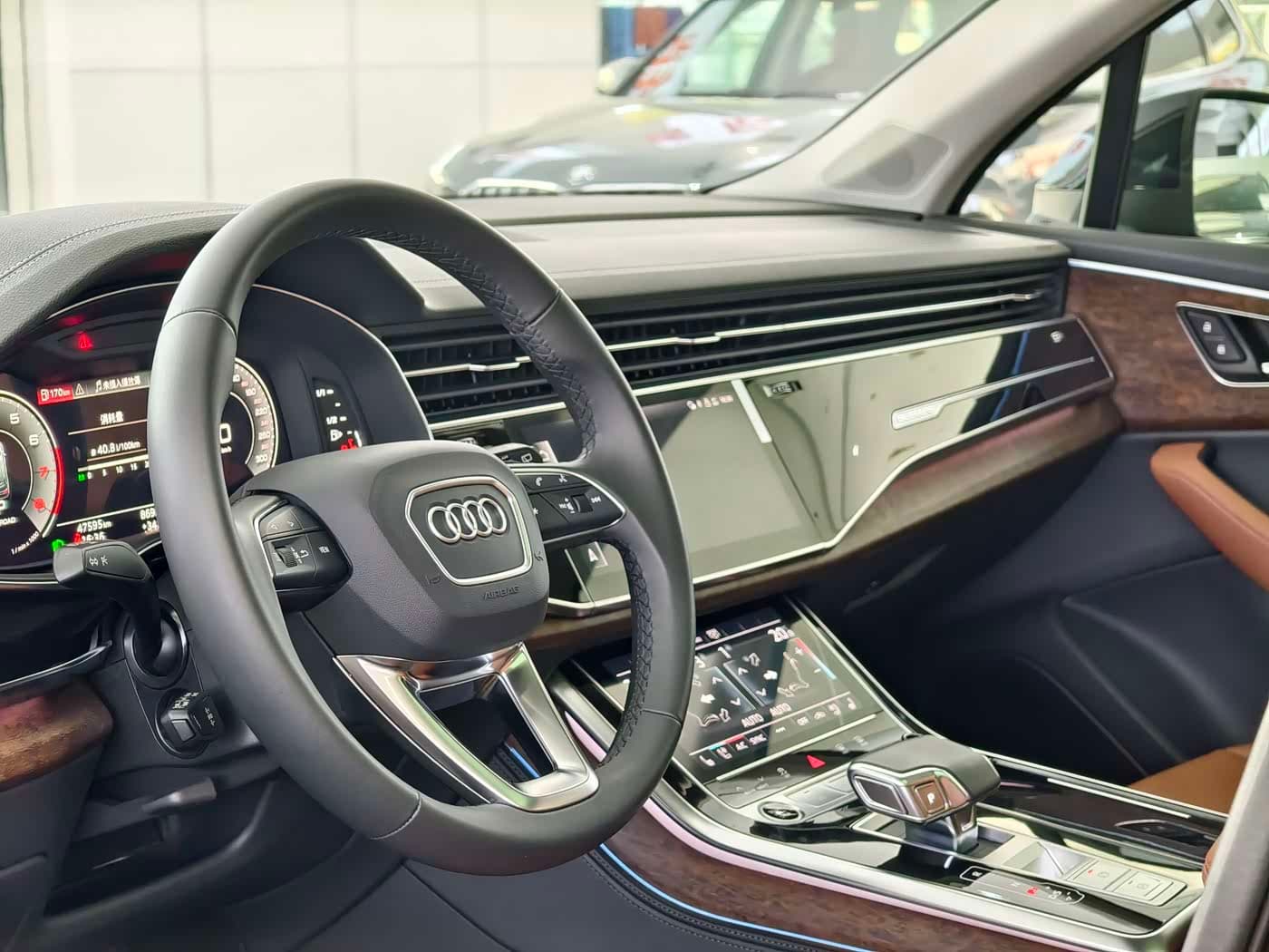 Audi Q7 2023 — Фото 5/20