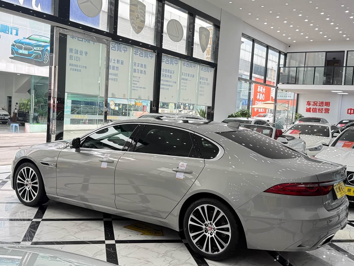 Jaguar XFL 2025 — Фото 14/15