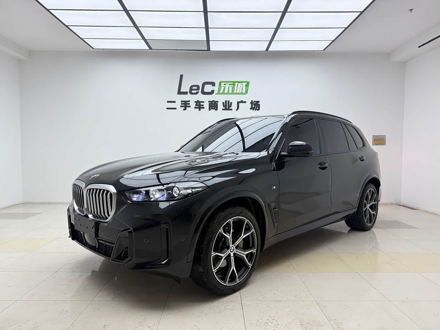 BMW X5 2025 — Фото 1/17