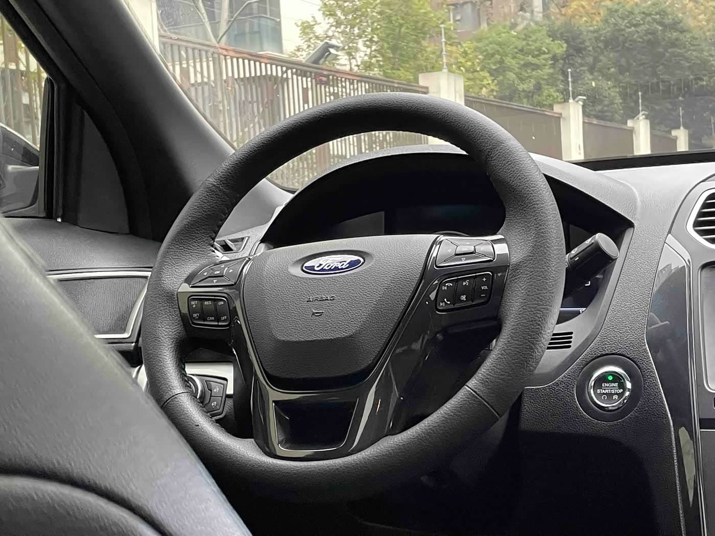 Ford Explorer 2017 — Фото 16/19