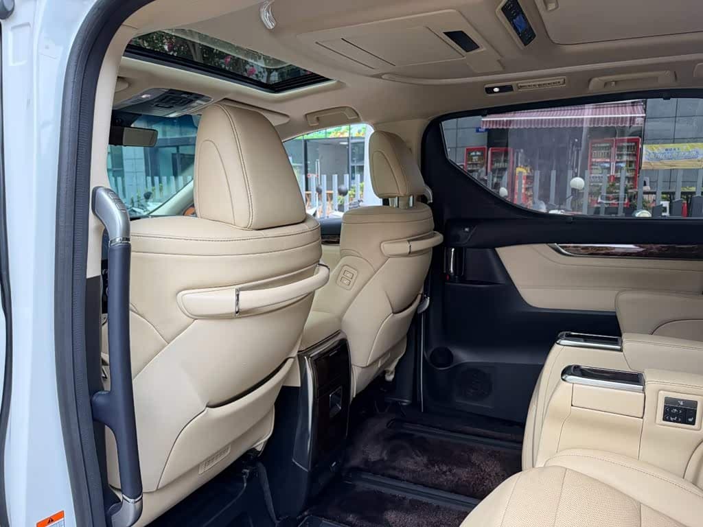Toyota Alphard 2022 — Фото 11/14