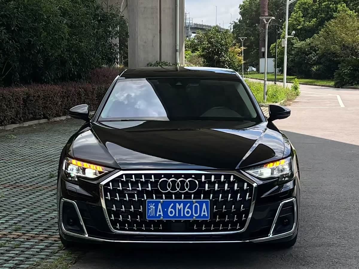 Audi A8 2023 — Фото 2/9