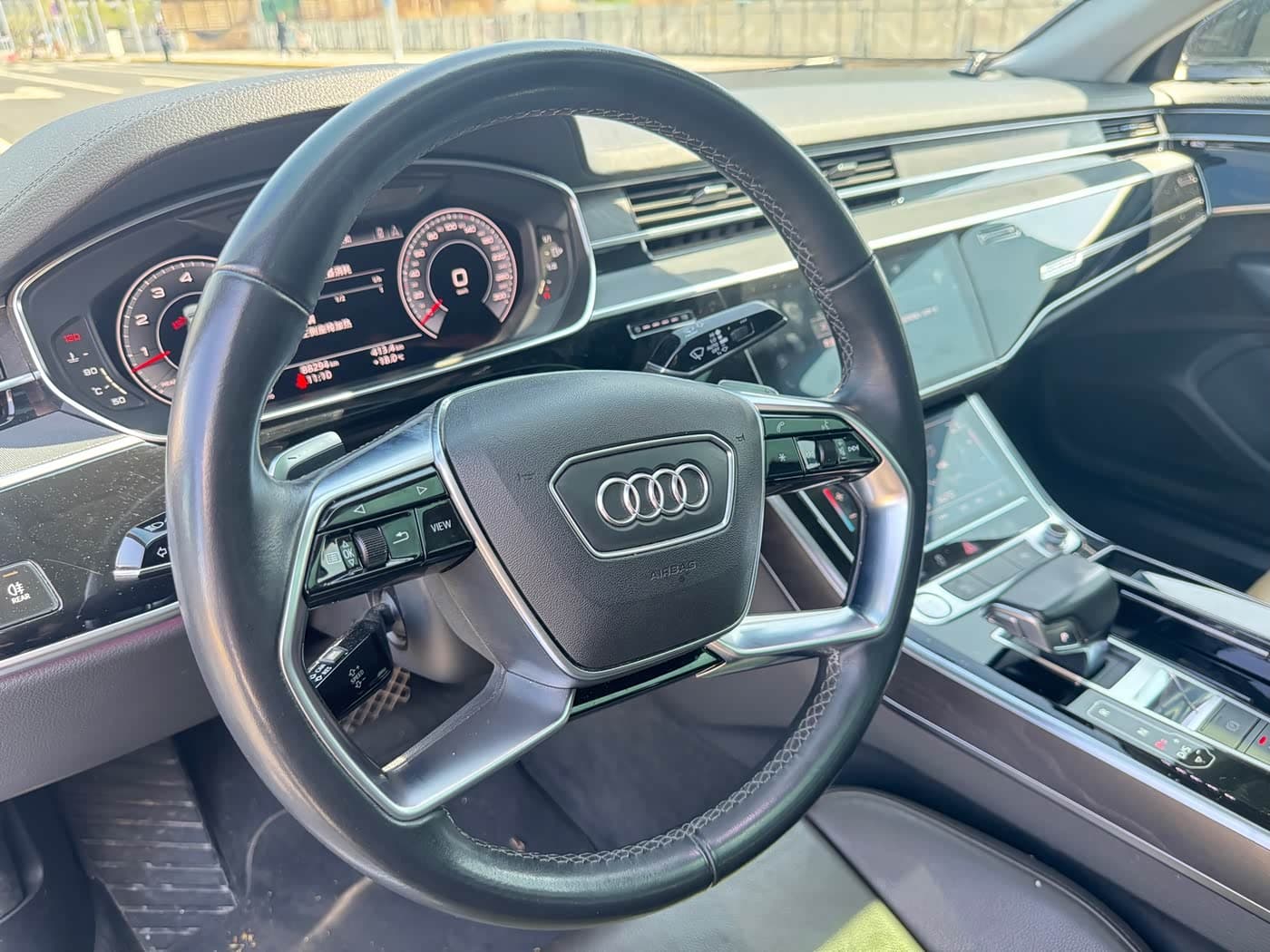 Audi A8 2019 — Фото 13/20