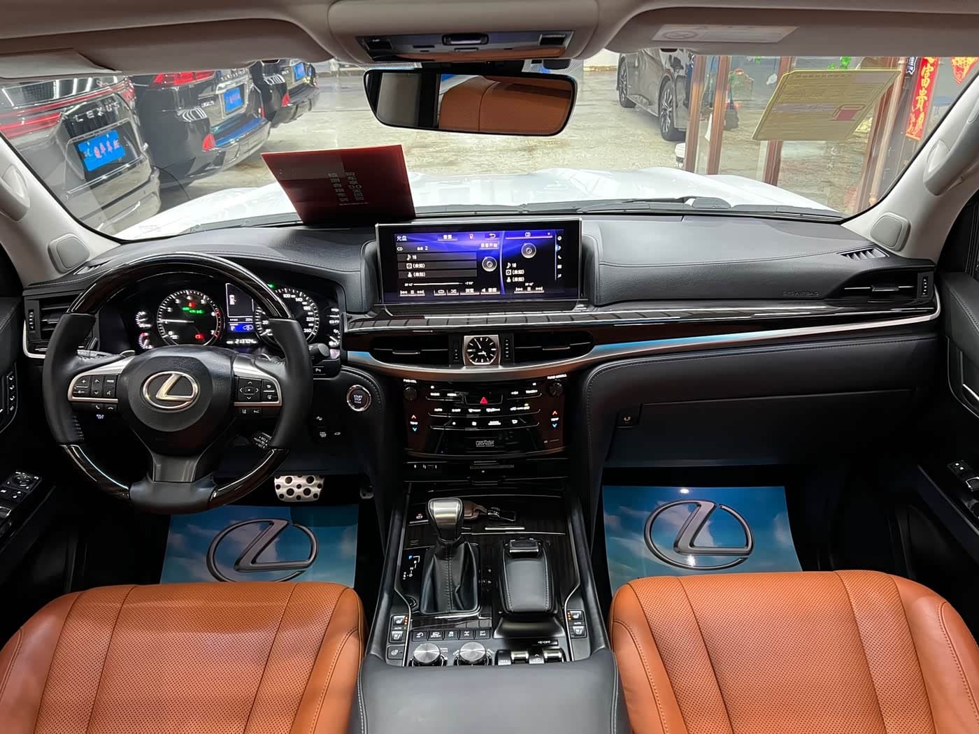 Lexus LX 2018 — Фото 7/20