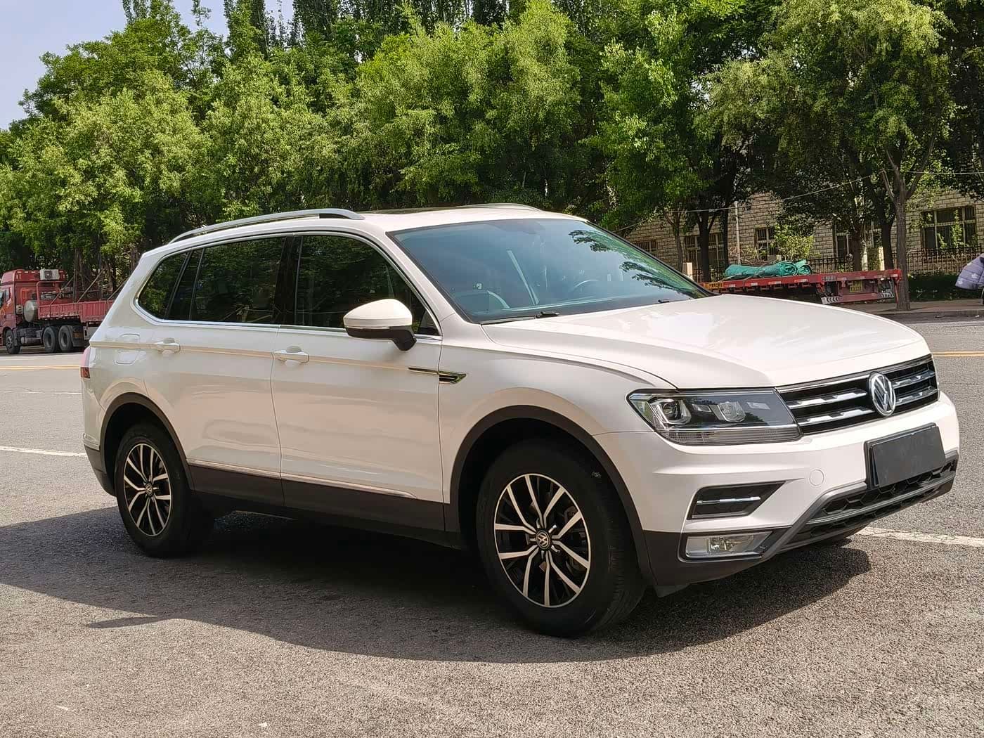 Volkswagen Tiguan L 2017 — Фото 3/9
