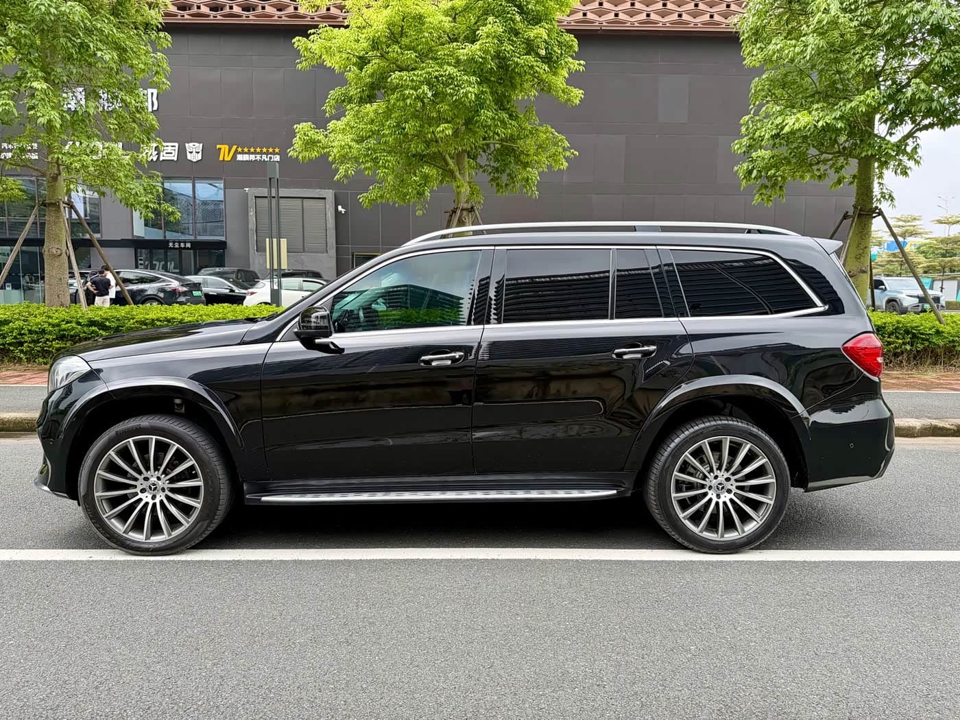 Mercedes-Benz GLS 2016 — Фото 8/20
