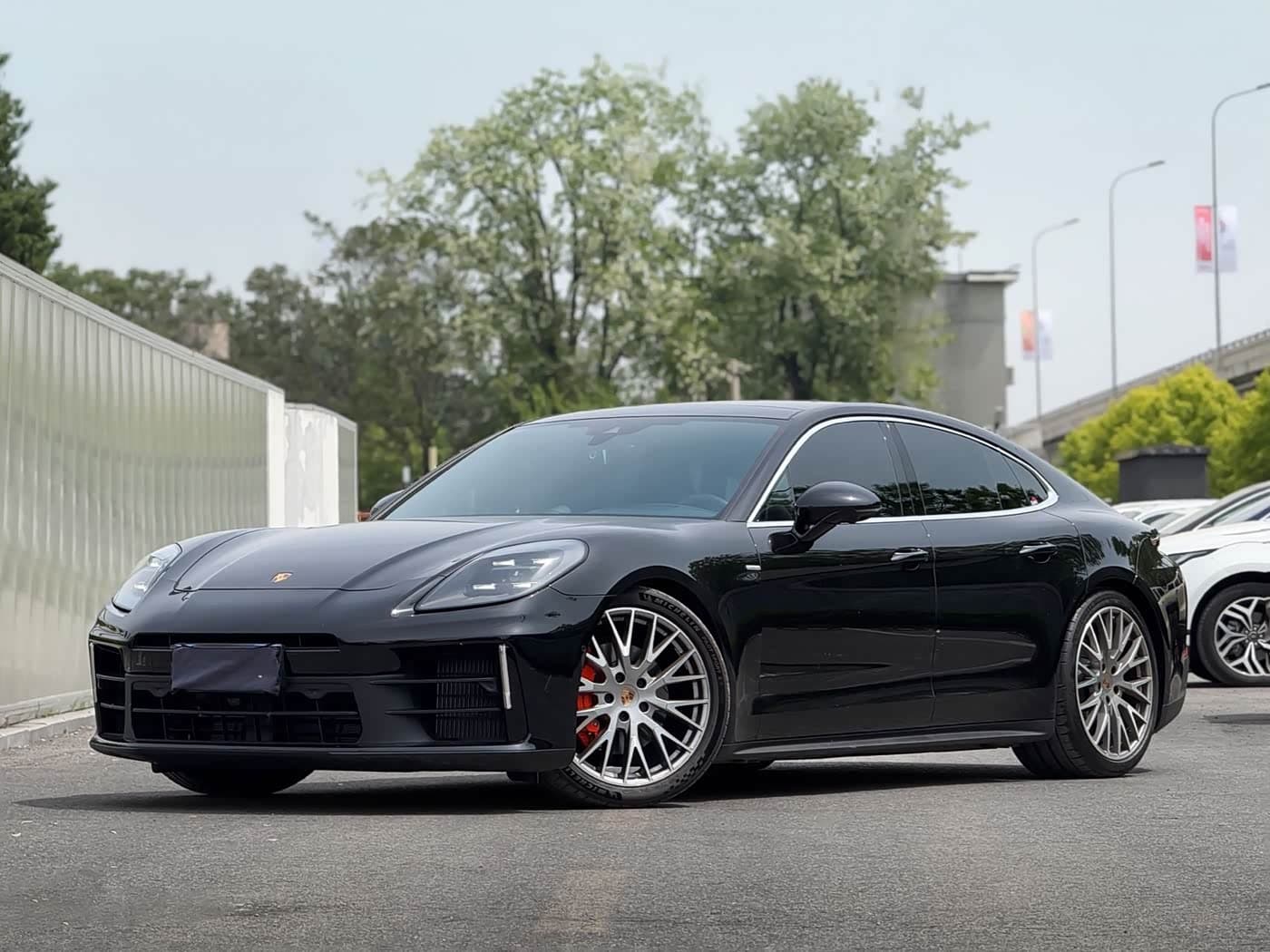 Porsche Panamera 2025 — Фото 1/14