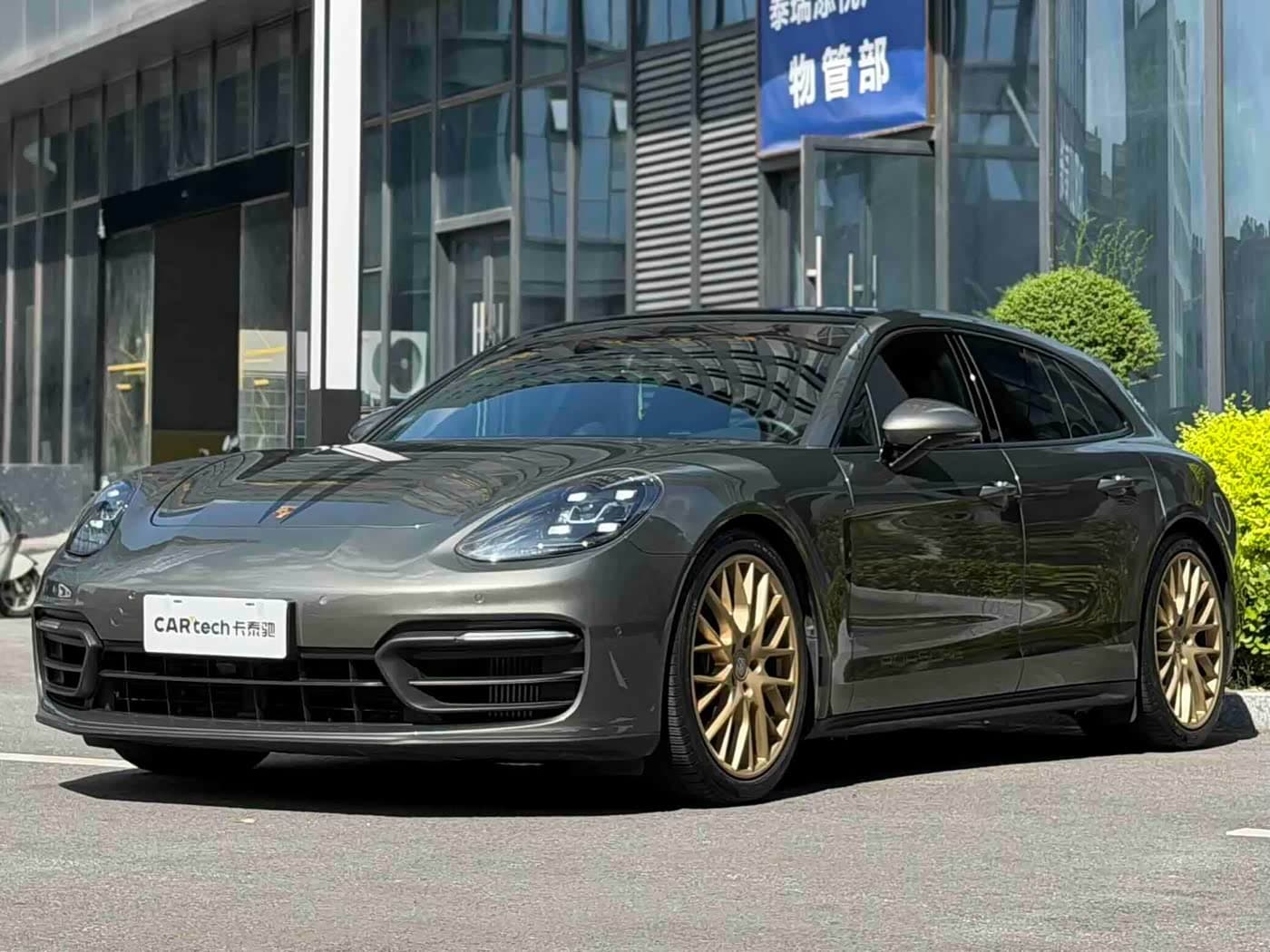 Porsche Panamera 2022 — Фото 1/14