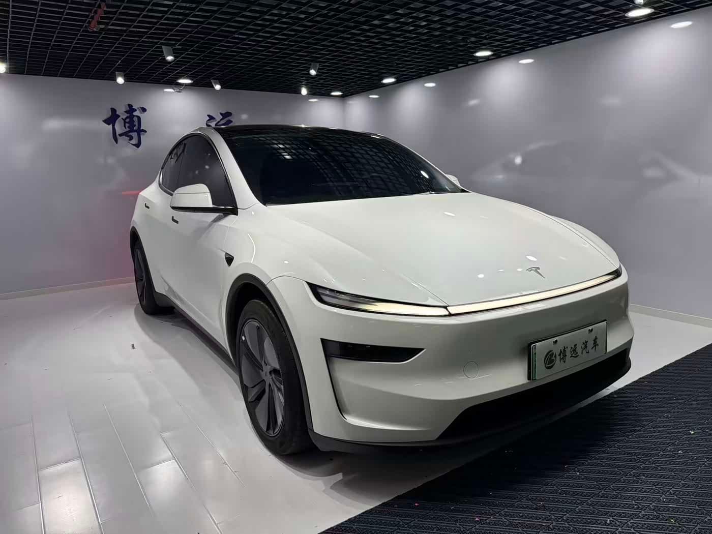Tesla Model Y 2025 — Фото 3/9