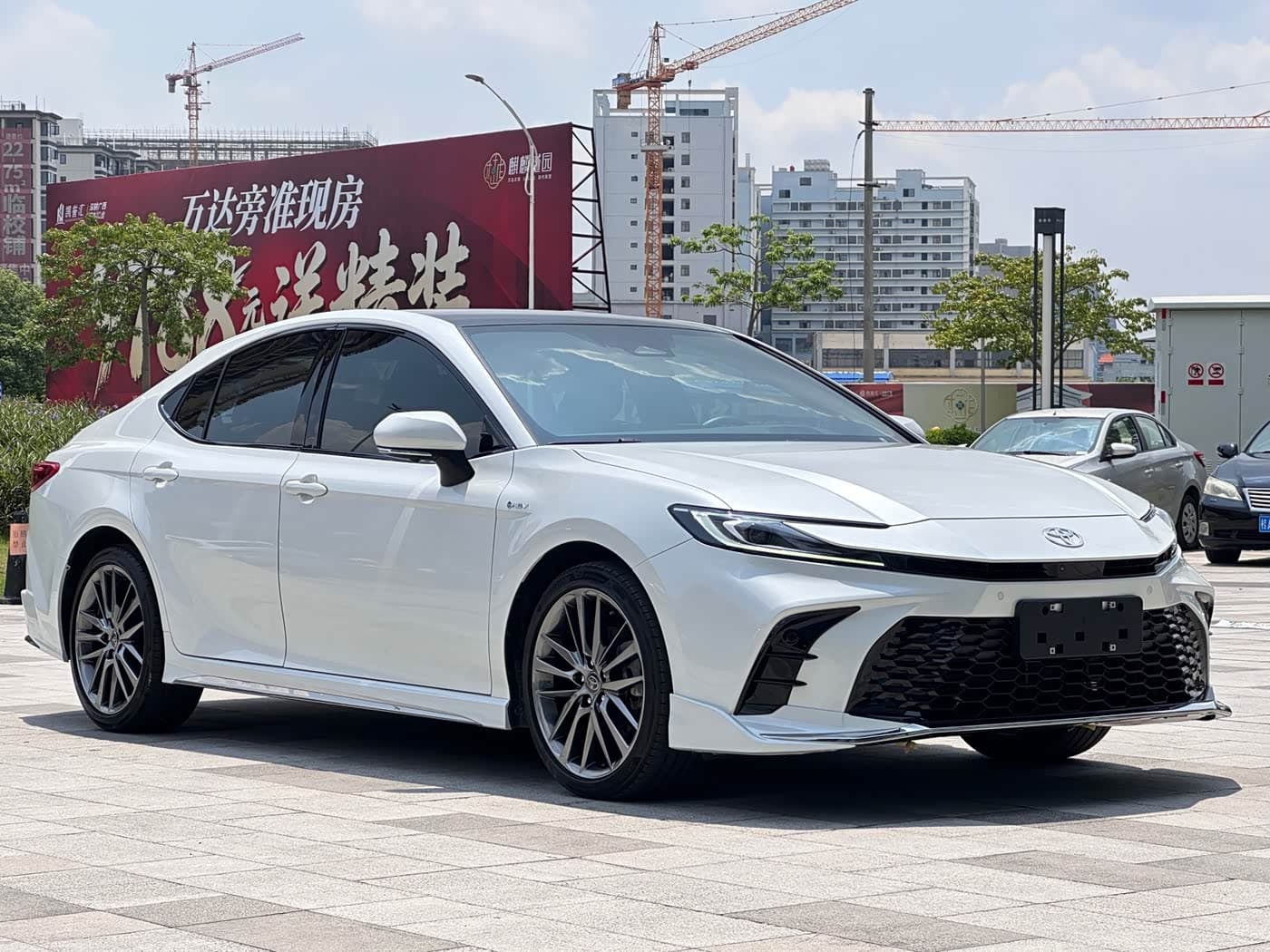 Toyota Camry 2024 — Фото 3/20