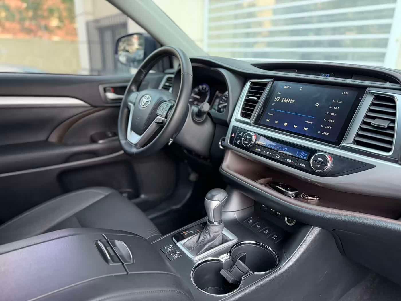 Toyota Highlander 2022 — Фото 10/14