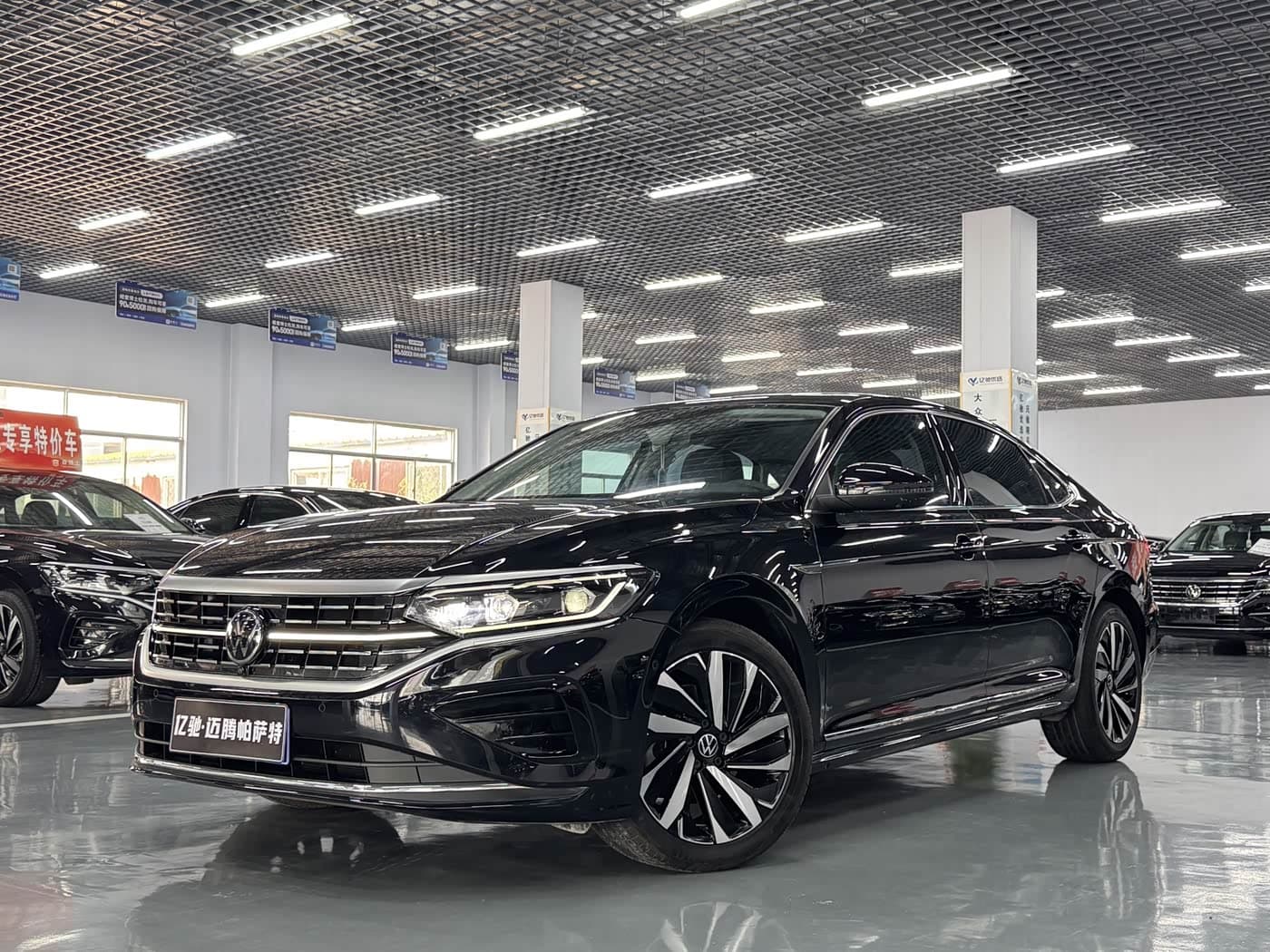Volkswagen Passat 2023 — Фото 1/9