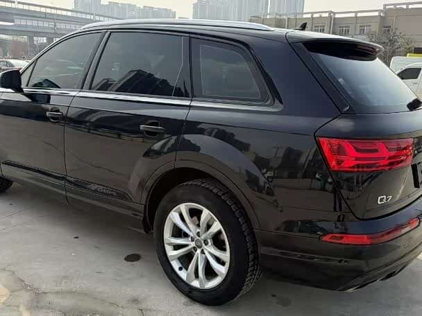 Audi Q7 2019 — Фото 10/12