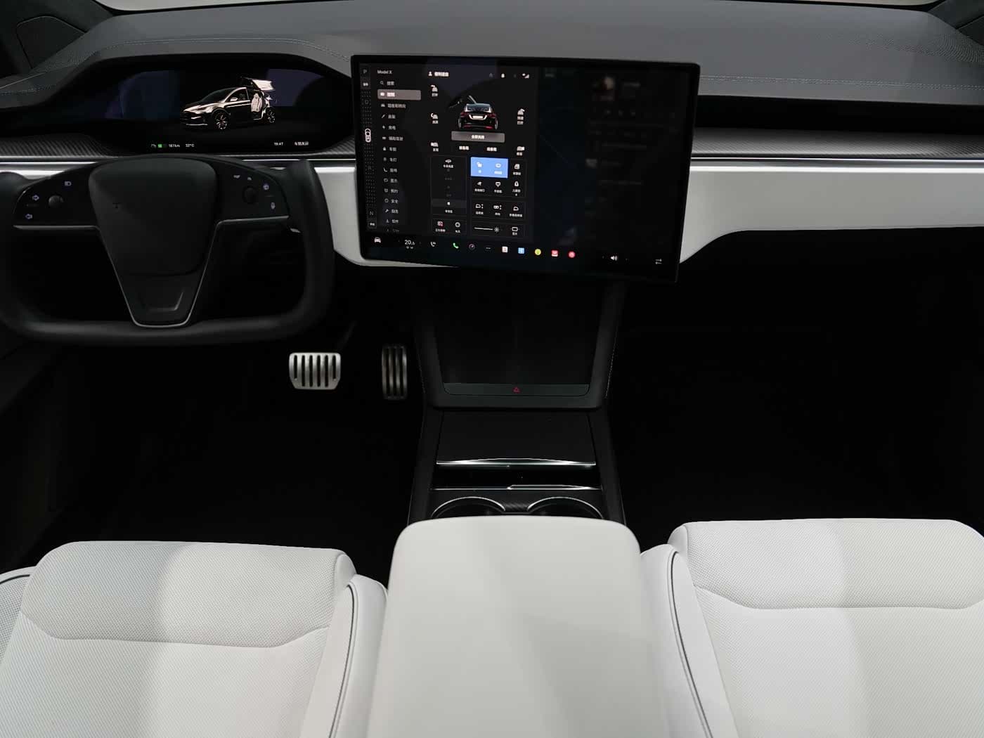Tesla Model X 2023 — Фото 17/20