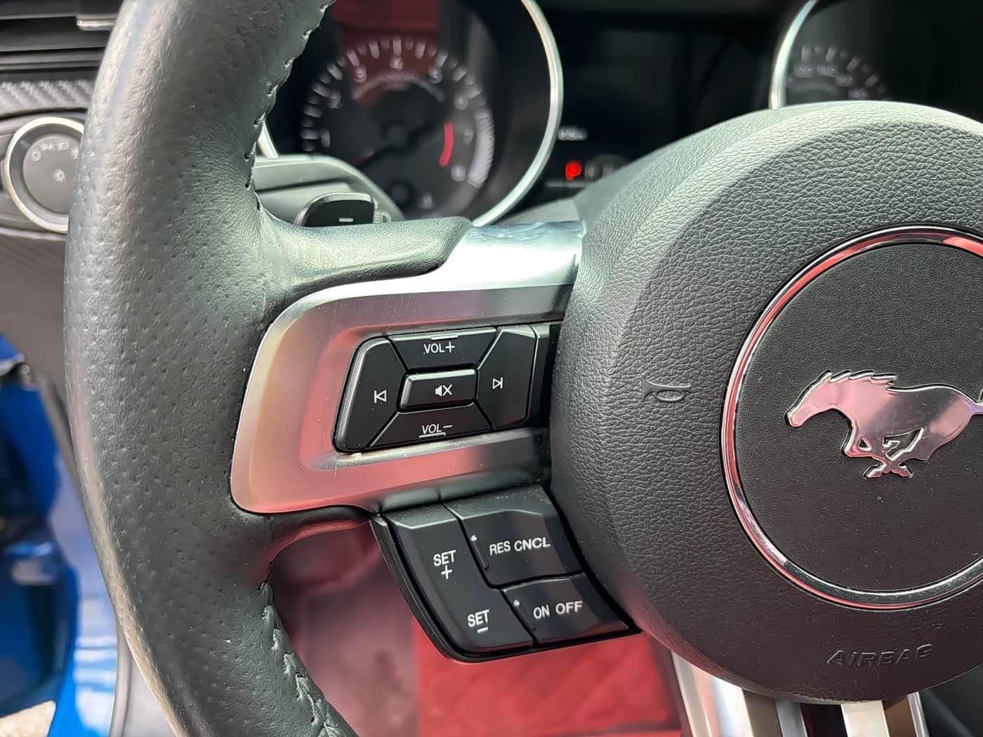 Ford Mustang 2019 — Фото 15/17