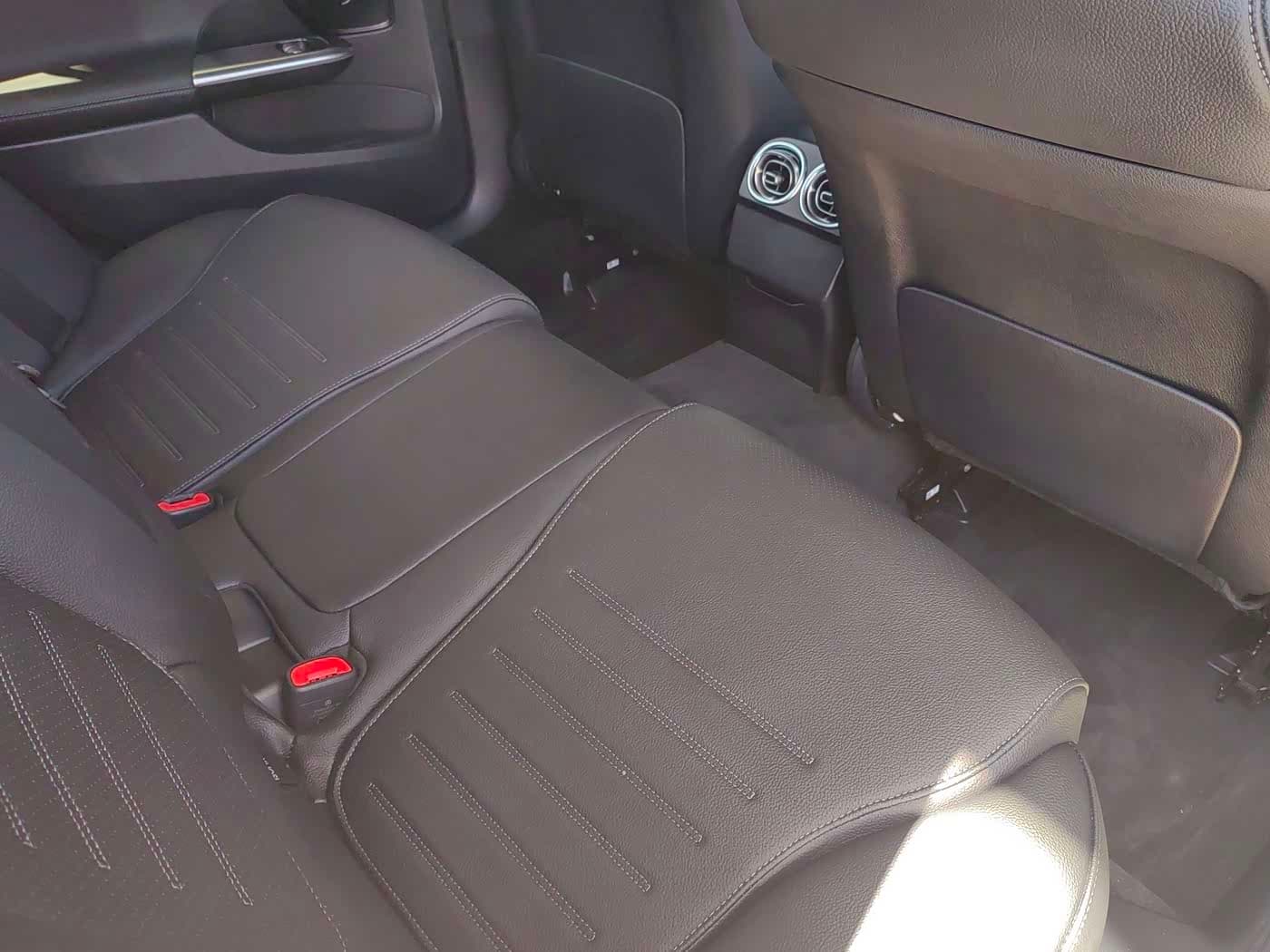 Mercedes-Benz C-Class 2023 — Фото 6/14