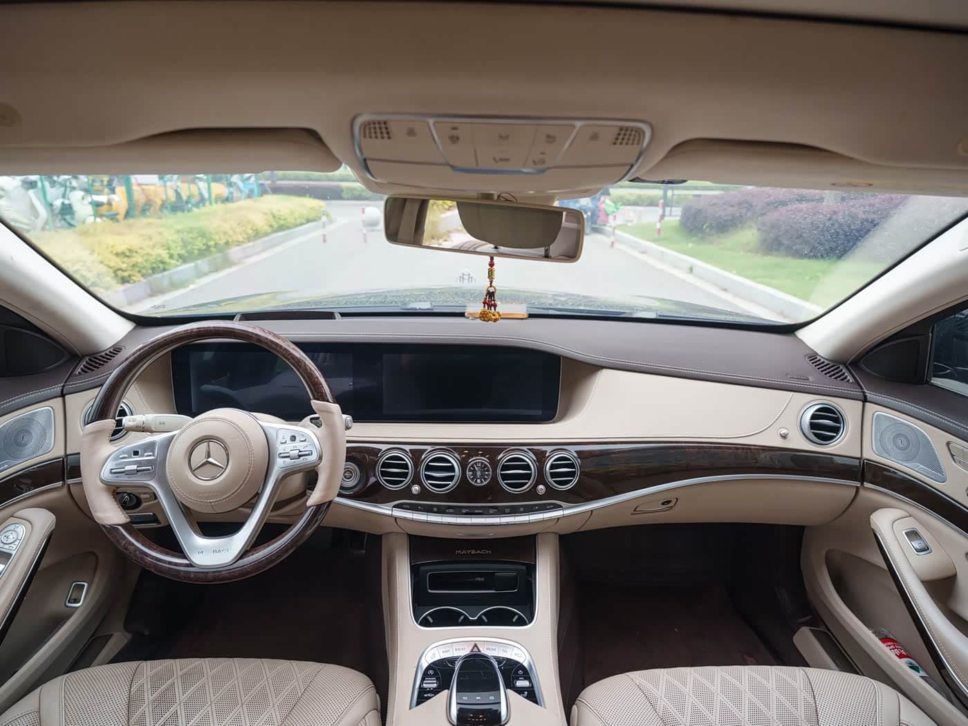 Mercedes-Benz Maybach S-Class 2018 — Фото 9/16