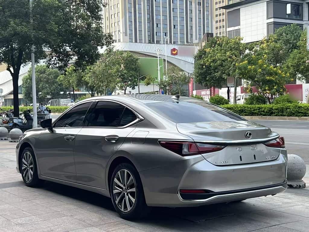 Lexus ES 2019 — Фото 10/20