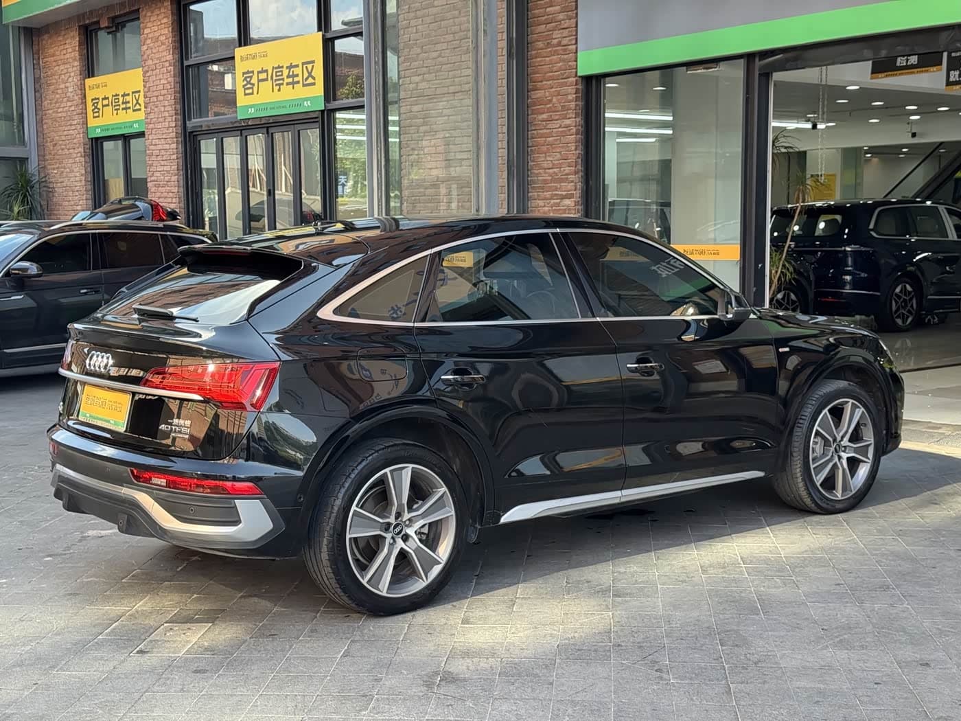 Audi Q5L Sportback 2022 — Фото 8/20