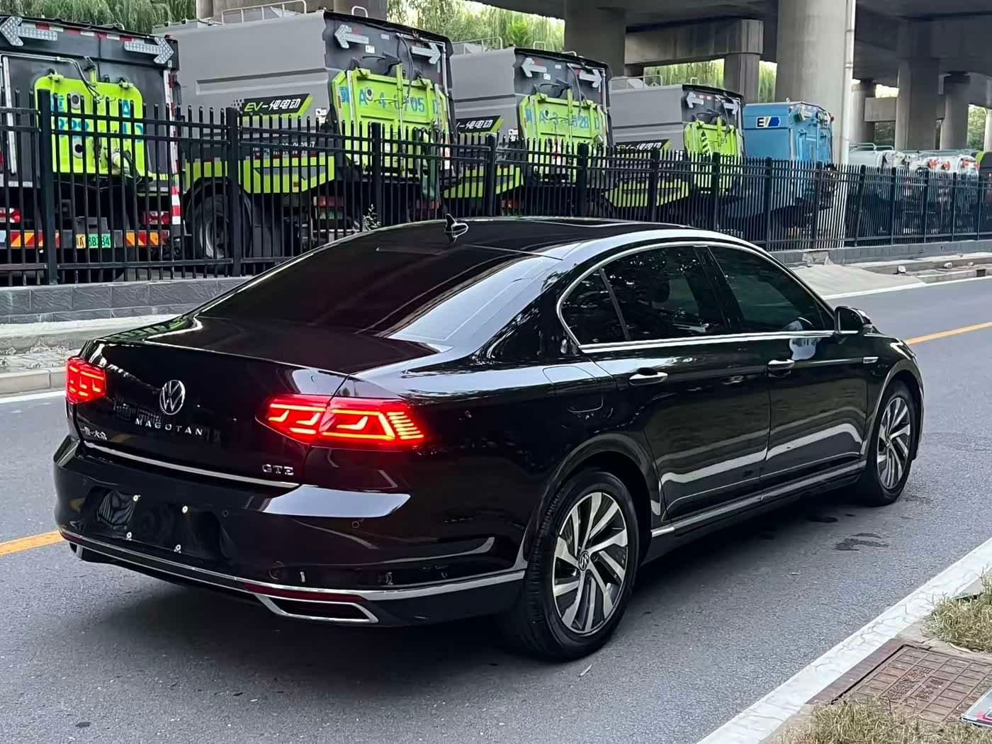 Volkswagen Magotan GTE Plug-in Hybrid 2023 — Фото 6/16