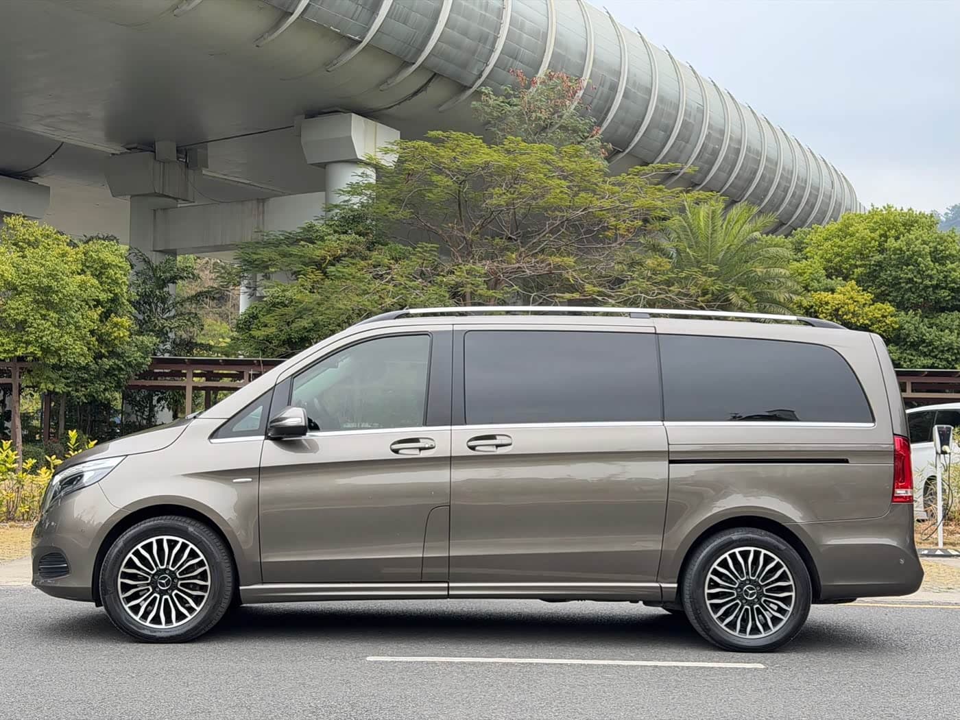 Mercedes-Benz V-Class 2018 — Фото 7/20