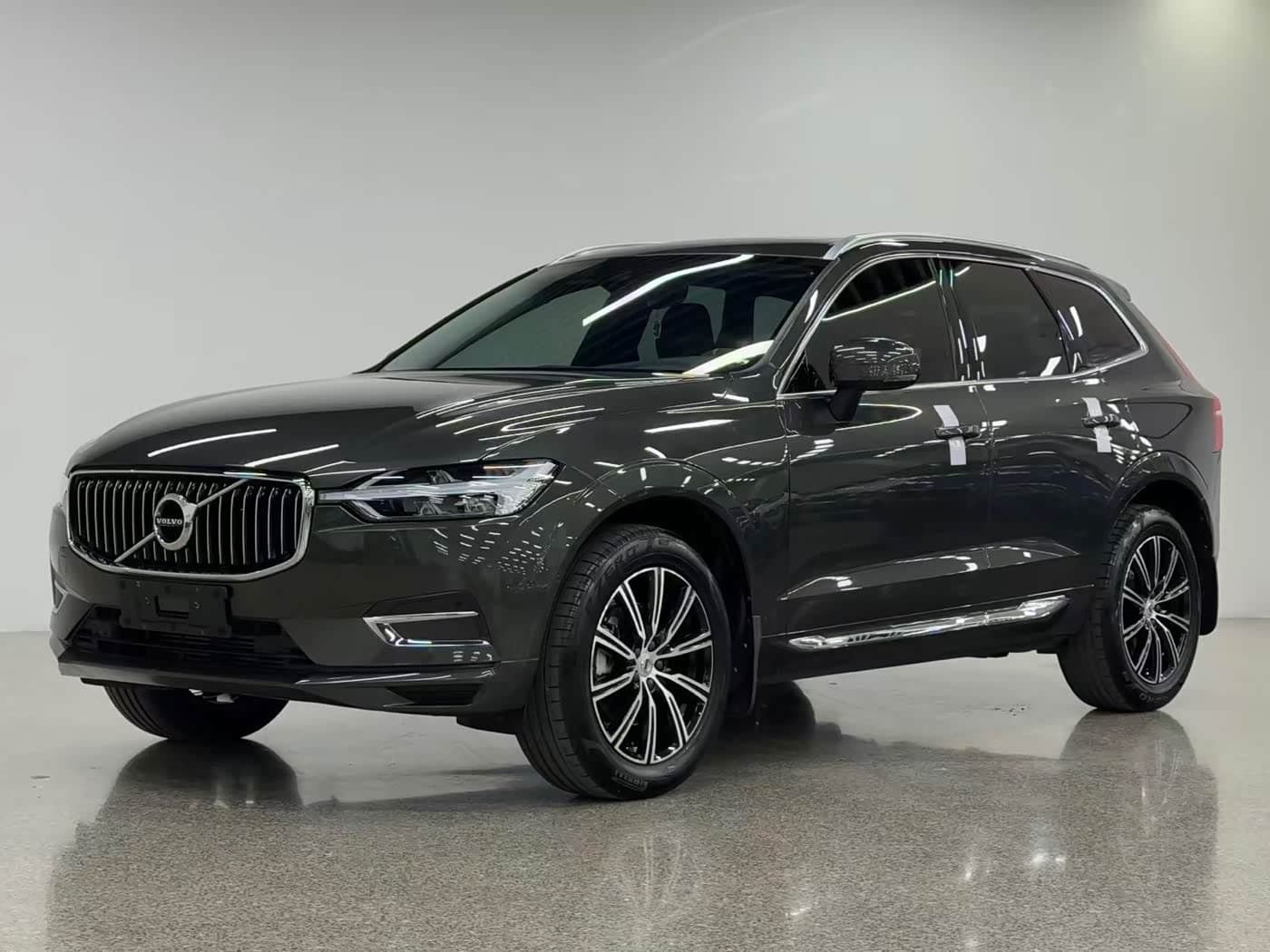 Volvo XC60 2019 — Фото 1/20